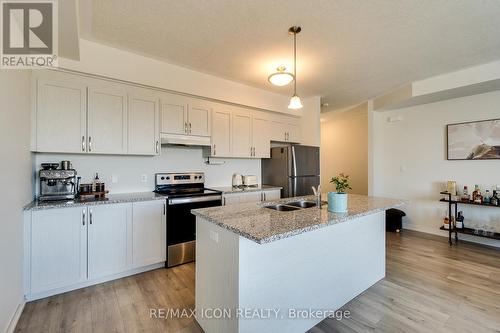 68 - 261 Woodbine Avenue W, Kitchener, ON - Indoor Photo Showing Kitchen With Double Sink