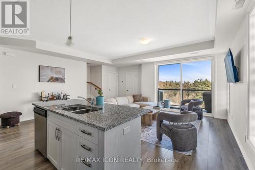 68 - 261 Woodbine Avenue W, Kitchener, ON - Indoor Photo Showing Kitchen With Double Sink