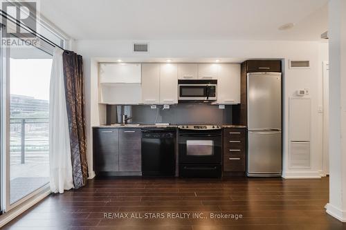 620 - 8 Telegram Mews, Toronto, ON - Indoor Photo Showing Kitchen