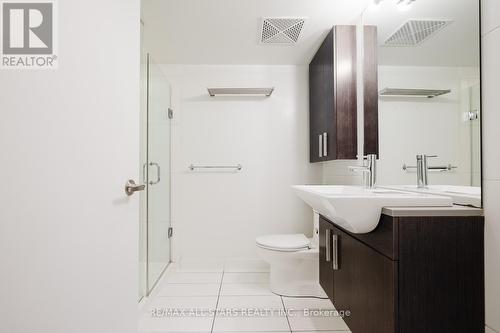 620 - 8 Telegram Mews, Toronto, ON - Indoor Photo Showing Bathroom