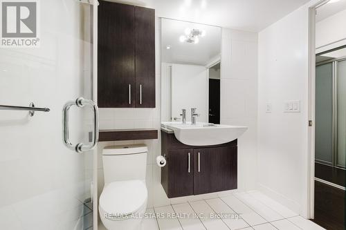 620 - 8 Telegram Mews, Toronto, ON - Indoor Photo Showing Bathroom