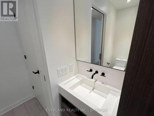 2201 - 55 Charles Street E, Toronto, ON - Indoor Photo Showing Bathroom