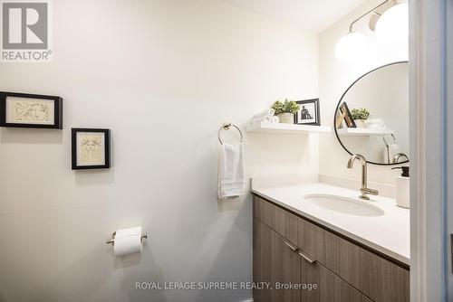 27 Palmerston Square, Toronto, ON - Indoor Photo Showing Bathroom