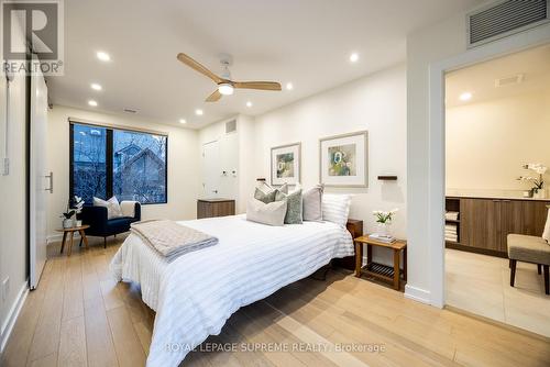 27 Palmerston Square, Toronto, ON - Indoor Photo Showing Bedroom