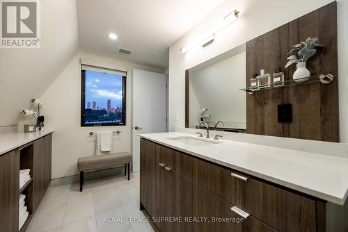 27 Palmerston Square, Toronto, ON - Indoor Photo Showing Bathroom