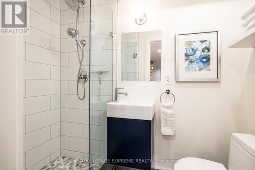 27 Palmerston Square, Toronto, ON - Indoor Photo Showing Bathroom