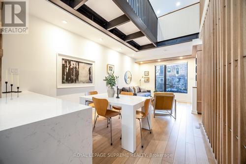 27 Palmerston Square, Toronto, ON - Indoor