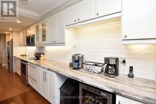 1502 - 2055 Upper Middle Road, Burlington, ON - Indoor Photo Showing Kitchen With Upgraded Kitchen