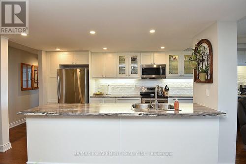 1502 - 2055 Upper Middle Road, Burlington, ON - Indoor Photo Showing Kitchen With Double Sink With Upgraded Kitchen