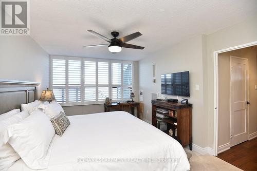 1502 - 2055 Upper Middle Road, Burlington, ON - Indoor Photo Showing Bedroom