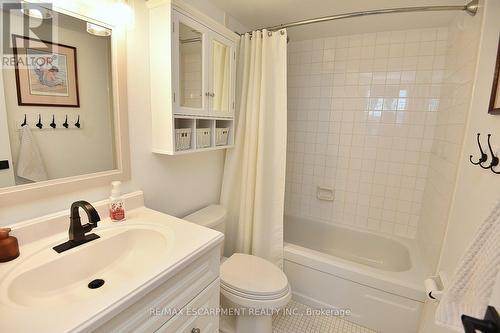 1502 - 2055 Upper Middle Road, Burlington, ON - Indoor Photo Showing Bathroom