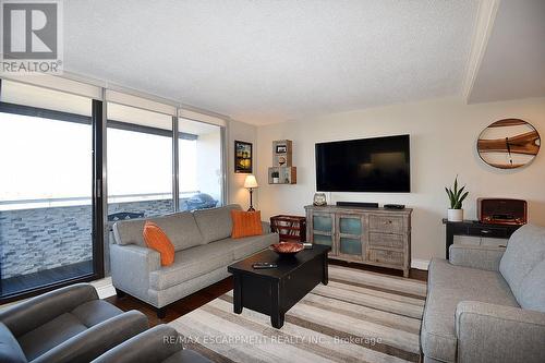 1502 - 2055 Upper Middle Road, Burlington, ON - Indoor Photo Showing Living Room