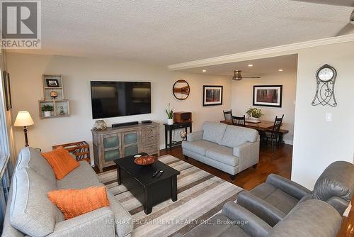 1502 - 2055 Upper Middle Road, Burlington, ON - Indoor Photo Showing Living Room