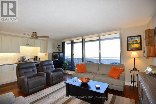 1502 - 2055 Upper Middle Road, Burlington, ON - Indoor Photo Showing Living Room