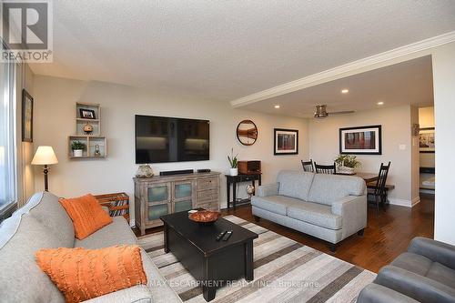 1502 - 2055 Upper Middle Road, Burlington, ON - Indoor Photo Showing Living Room