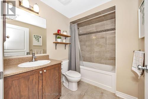 D - 1042 Beryl, Ottawa, ON - Indoor Photo Showing Bathroom