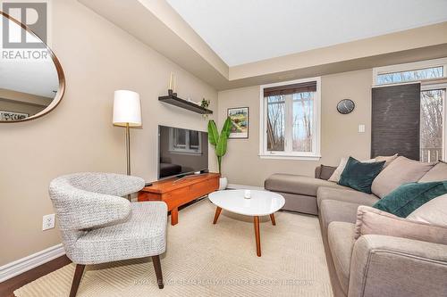 D - 1042 Beryl, Ottawa, ON - Indoor Photo Showing Living Room