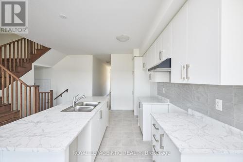 219 Port Crescent, Welland (774 - Dain City), ON - Indoor Photo Showing Kitchen With Double Sink