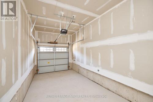 219 Port Crescent, Welland (774 - Dain City), ON - Indoor Photo Showing Garage