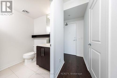 621 - 2885 Bayview Avenue, Toronto, ON - Indoor Photo Showing Bathroom