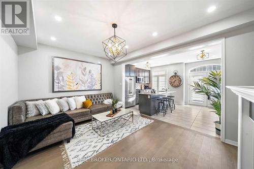 114 Preston Meadow Avenue, Mississauga, ON - Indoor Photo Showing Living Room