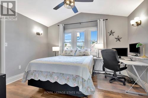 131 Arkell Street, Hamilton, ON - Indoor Photo Showing Bedroom