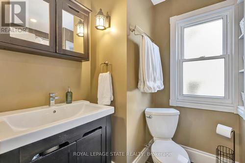 131 Arkell Street, Hamilton, ON - Indoor Photo Showing Bathroom