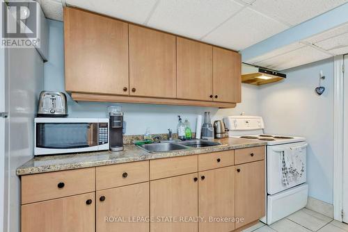 131 Arkell Street, Hamilton, ON - Indoor Photo Showing Kitchen With Double Sink