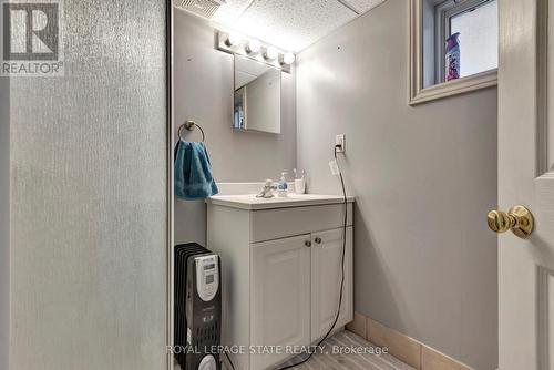 131 Arkell Street, Hamilton, ON - Indoor Photo Showing Bathroom