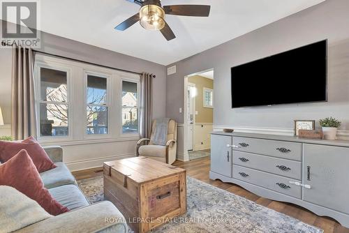 131 Arkell Street, Hamilton, ON - Indoor Photo Showing Living Room