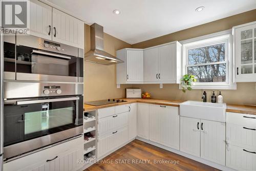 131 Arkell Street, Hamilton, ON - Indoor Photo Showing Kitchen