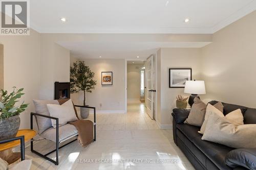 126 Brant Street, Oakville, ON - Indoor Photo Showing Living Room