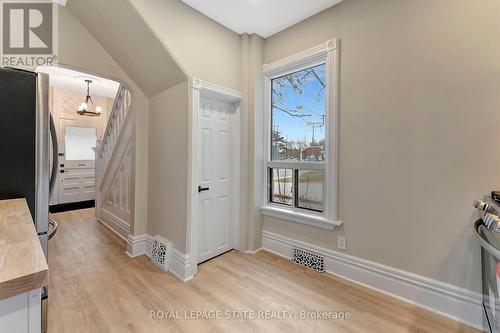 142 Sanford Avenue N, Hamilton, ON - Indoor Photo Showing Other Room