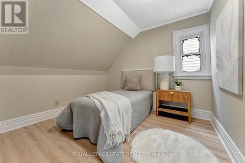 142 Sanford Avenue N, Hamilton, ON - Indoor Photo Showing Bedroom