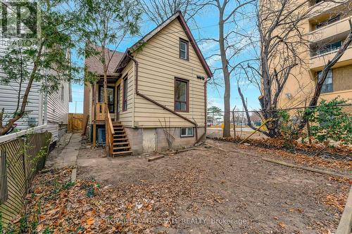 142 Sanford Avenue N, Hamilton, ON - Outdoor