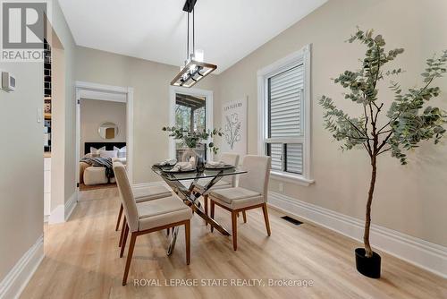 142 Sanford Avenue N, Hamilton, ON - Indoor Photo Showing Dining Room