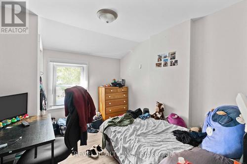 33 Cline Avenue N, Hamilton, ON - Indoor Photo Showing Bedroom