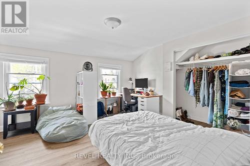 33 Cline Avenue N, Hamilton, ON - Indoor Photo Showing Bedroom