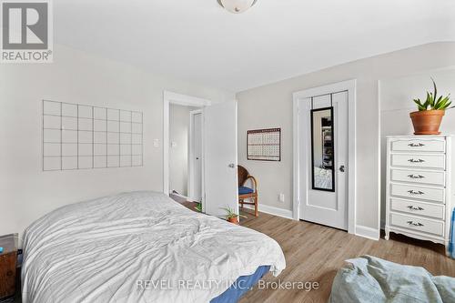 33 Cline Avenue N, Hamilton, ON - Indoor Photo Showing Bedroom