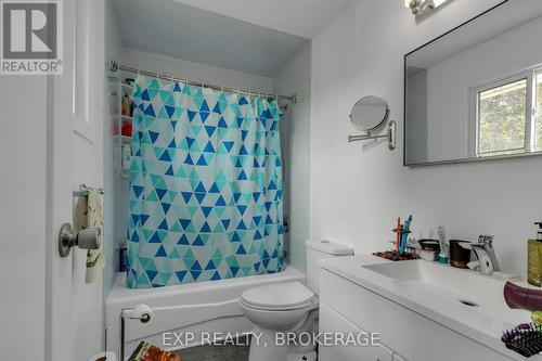 601 Gavin Court, Kingston (East Gardiners Rd), ON - Indoor Photo Showing Bathroom