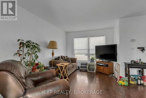 601 Gavin Court, Kingston (East Gardiners Rd), ON - Indoor Photo Showing Living Room