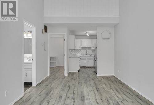 3155 Gordon Drive Unit# 302, Kelowna, BC - Indoor Photo Showing Kitchen