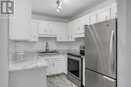 3155 Gordon Drive Unit# 302, Kelowna, BC - Indoor Photo Showing Kitchen With Upgraded Kitchen