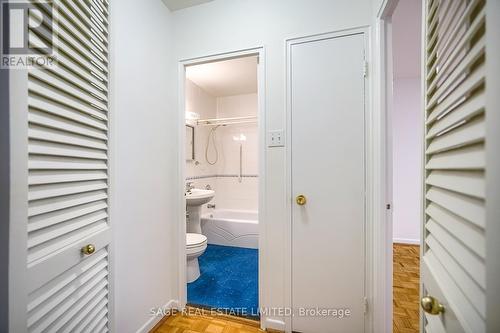 704 - 575 Avenue Road, Toronto, ON - Indoor Photo Showing Bathroom