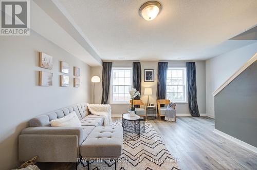 42 - 91 Coughlin Road, Barrie, ON - Indoor Photo Showing Living Room