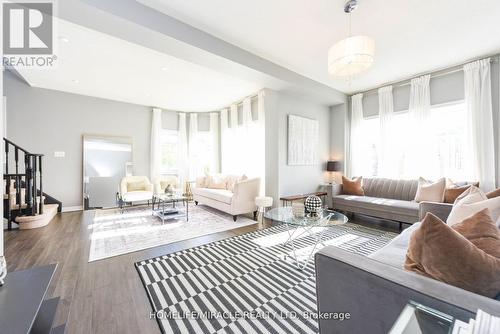 2 October Place, Brampton, ON - Indoor Photo Showing Living Room