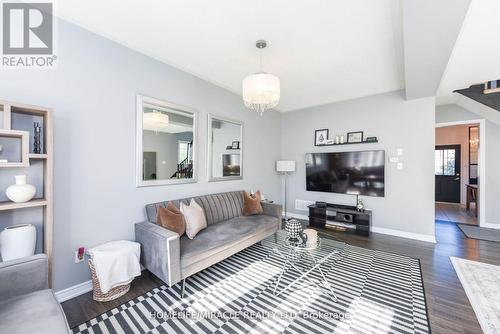 2 October Place, Brampton, ON - Indoor Photo Showing Living Room