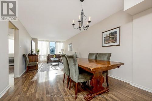 215 - 2 Valhalla Inn Road, Toronto, ON - Indoor Photo Showing Dining Room