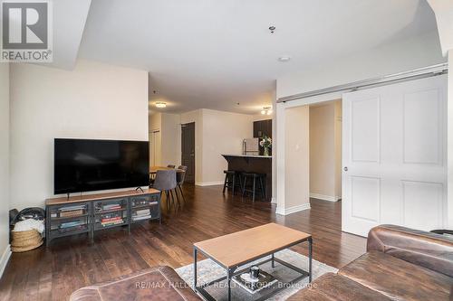 426 - 429 Kent Street, Ottawa, ON - Indoor Photo Showing Living Room