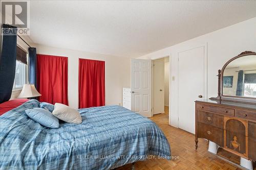 43 Valewood Crescent, Ottawa, ON - Indoor Photo Showing Bedroom